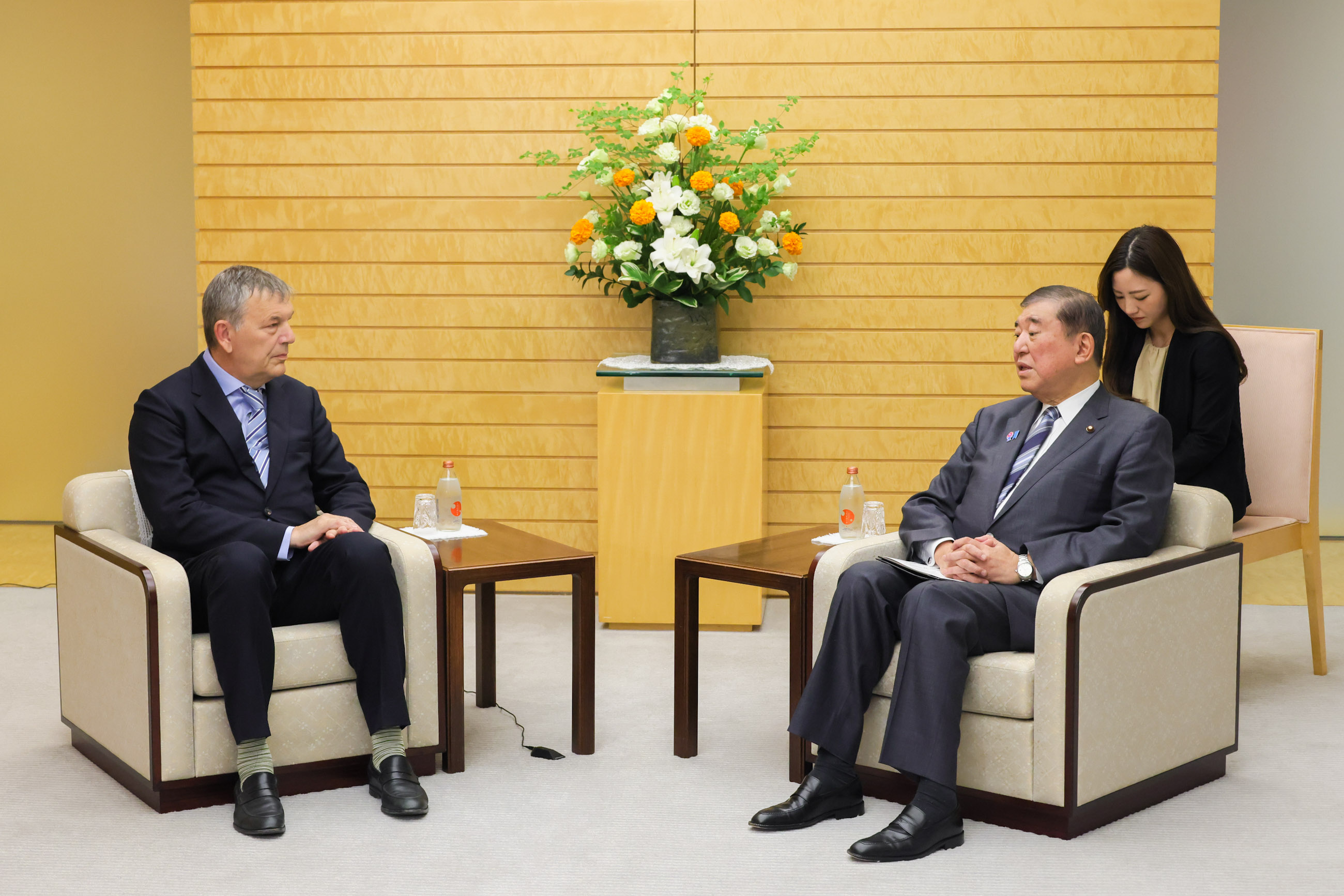 石破首相接受拜会3