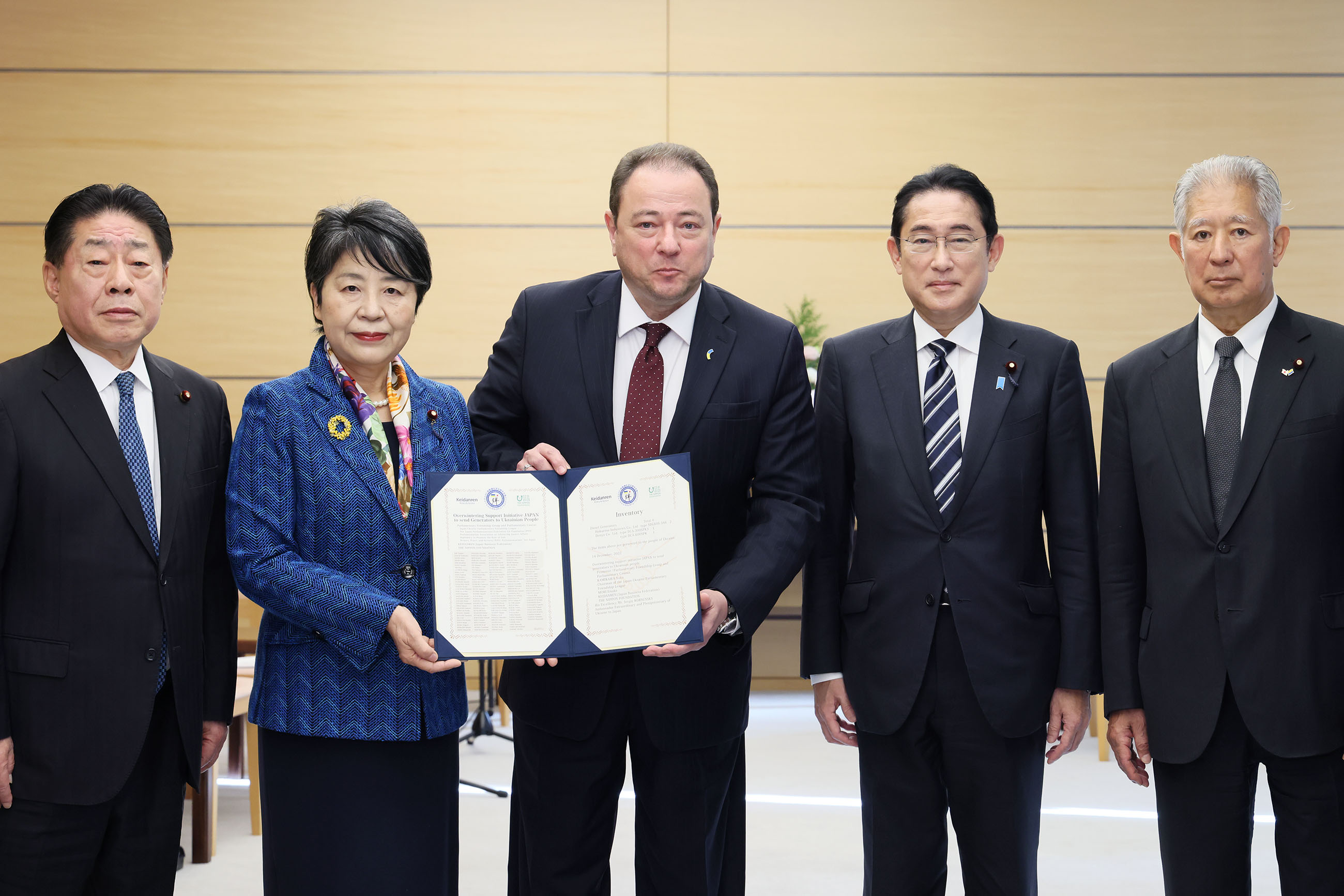 会见“为乌克兰民众赠送发电机的越冬支援倡议JAPAN”相关人员及乌克兰驻日大使