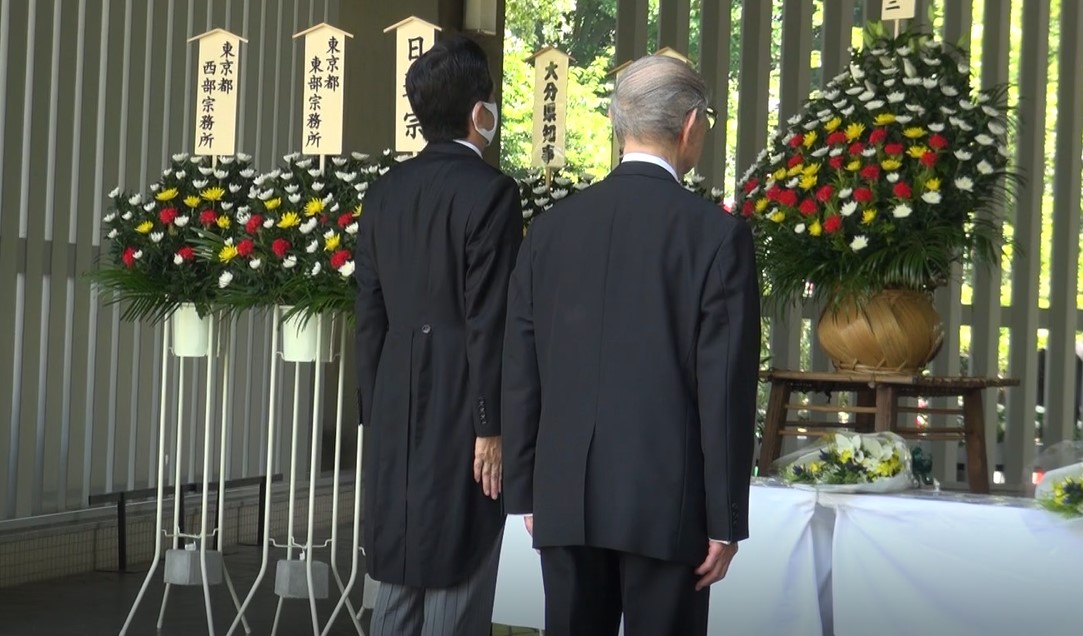 千鳥ヶ淵戦没者墓苑を参拝する安倍総理２